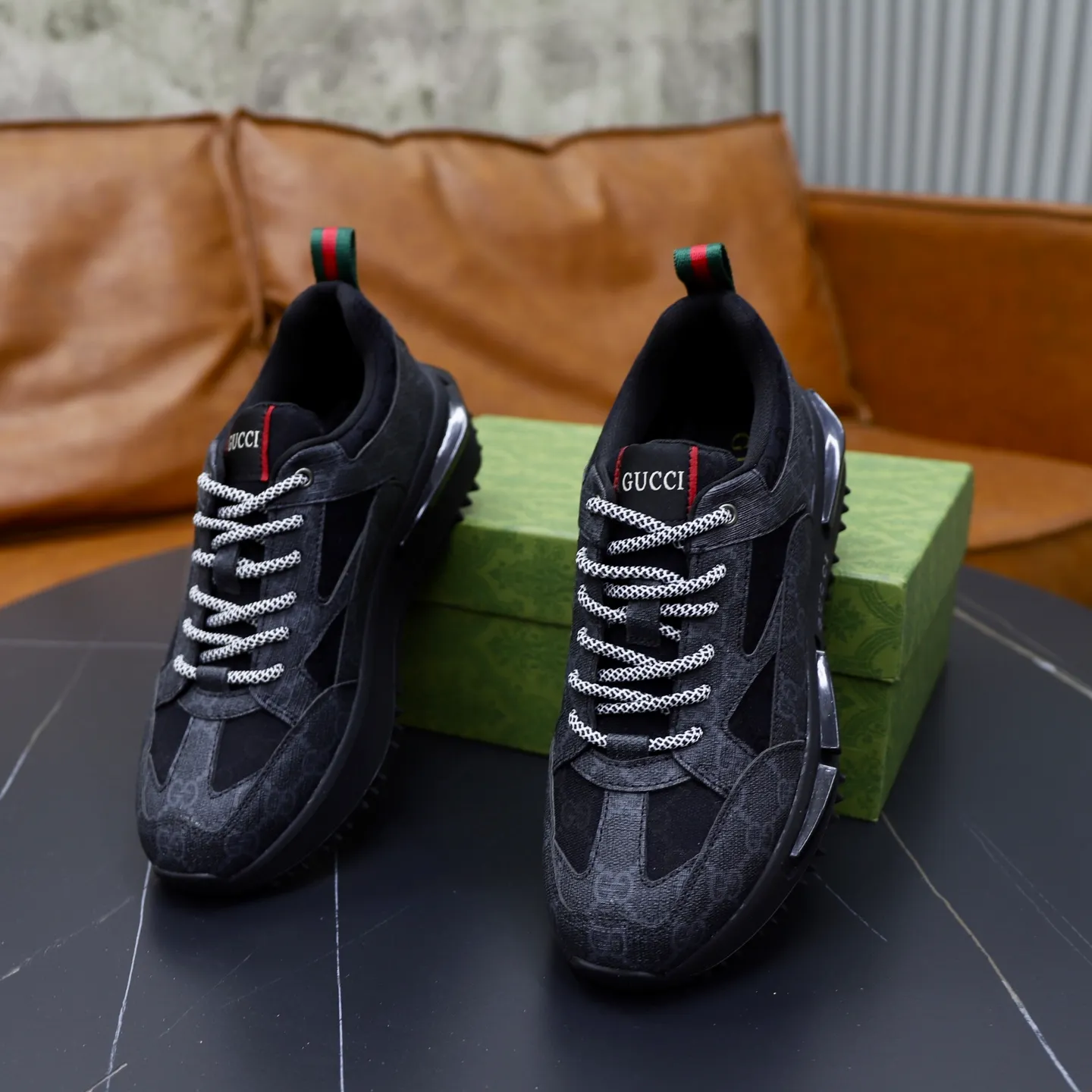 Men's shoes: 462💰🙅‍♂️🙅‍♂️🙅‍♂️ Brand: GUCCI Standard code: 38-44 (45 customized) Grade: Same as the official website Material: Original leather splicing Comfortable and breathable lining Original wear-resistant outsole Style category: Men's fashionable casual shoes Running sneakers Noble luxury brand elements Top luxury Color: actual picture color